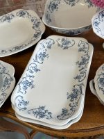 Antīka fajansa pusdienu servīze ar zilu ziedu dekoru — "Ortus" (Antique blue and white faience dinner service with floral decor) (5900) - Image 17