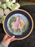 franču porcelāna “Limoge” šķīvis ar zelta krāsas detalizāciju, maza izmēra (6711)