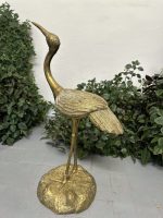 Trana med upphöjd hals — Mässing eller bronsfigur, asiatisk djurkonst, Japan eller Kina, ca 1950–1980. Trana, medelstor, medeltung (4418) - Bild 2