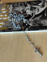 lūgšanas krelles - gara kaklarota ar krustu, gaiši zilā krāsā (6526)