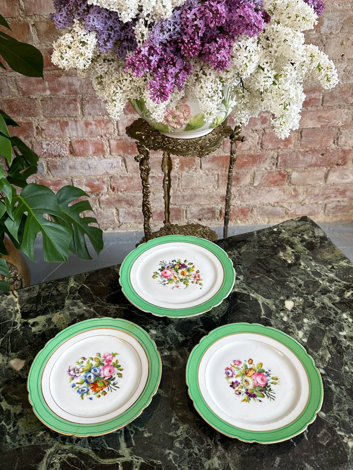 Porcelāna Komplekts ar Ziedu Motīviem - Kūku Šķīvis + 2 Šķīvji (4078) - Image 1