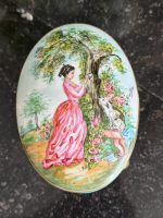 Antique French Limoges Porcelain Box with Fragonard Scene Painting and Signature (6714) - Image 4