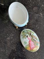Antique French Limoges Porcelain Box with Fragonard Scene Painting and Signature (6714) - Image 7