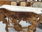 Monumentāla Koka Konsole ar Balto Marmora Virsmu un Rocaille Grebumu — Louis XV / Baroque, Francija, ap 1720.–1780. (4478) - Image 5