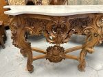 Monumentāla Koka Konsole ar Balto Marmora Virsmu un Rocaille Grebumu — Louis XV / Baroque, Francija, ap 1720.–1780. (4478) - Image 11