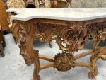 Monumentāla Koka Konsole ar Balto Marmora Virsmu un Rocaille Grebumu — Louis XV / Baroque, Francija, ap 1720.–1780. (4478) - Image 16