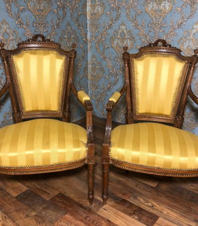 Louis XVI lænestole, valnød, gulstribet silke, par (401)