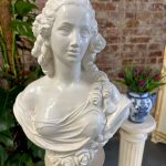 Kvindebuste, figur, mellemstor, mellemtung (3967)