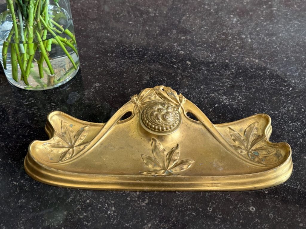 Jugendstil bronze brevbakke med kastanjeløv, Frankrig, ca. 1900