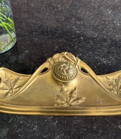 Jugendstil bronze brevbakke med kastanjeløv, Frankrig, ca. 1900