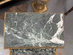 Trīsstāvīgs galds ar zaļu marmoru — Neoklasicisma stilā (Three Tier Marble Side Table) (7025) - Image 15