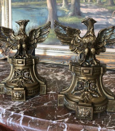 Bronzekaminbukkepar med ørne (chenets), Empire stil